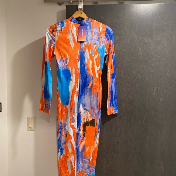 New Gorgeous long Sleeves Sexy Dress - Picture 2 of 3